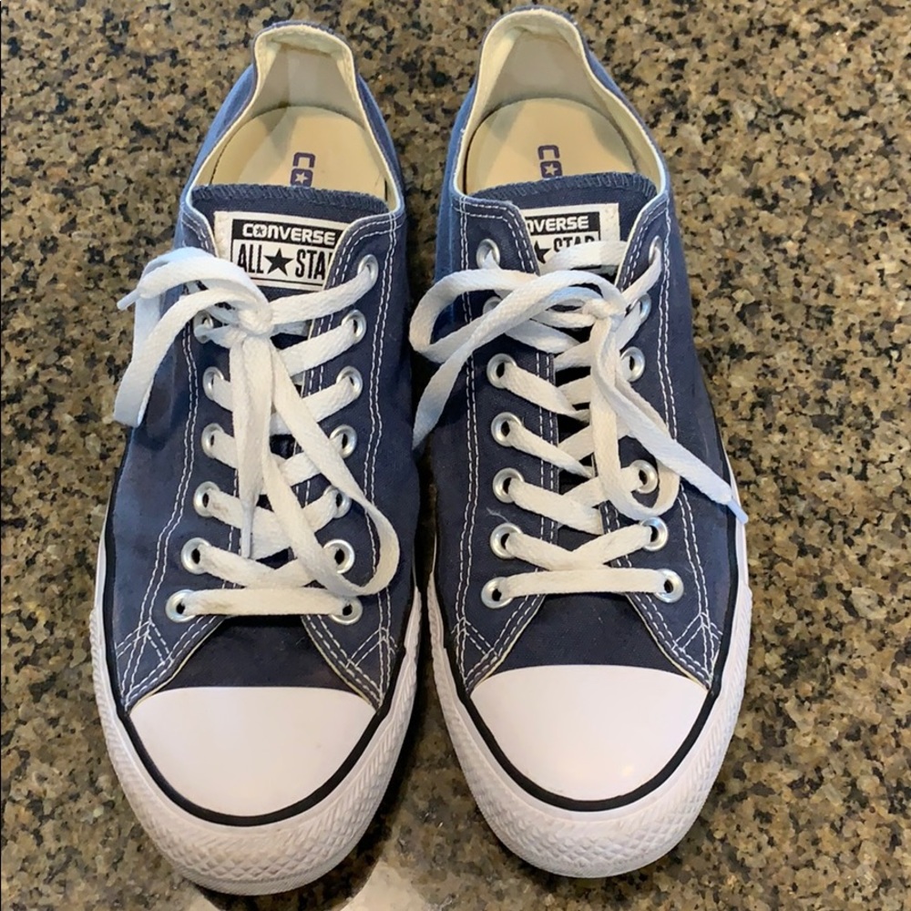 Men’s Converse low top sneakers size 9.5